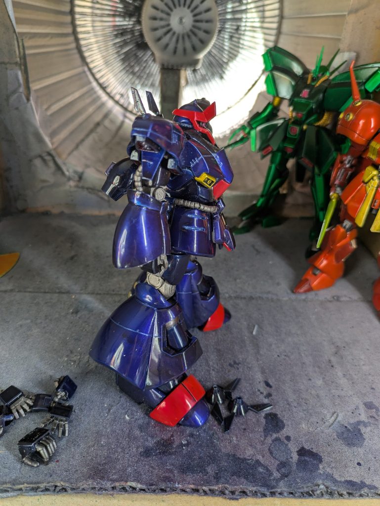 腕と腰のパイプは、自作パーツに置き換えしています。作製投稿を参照して下さい。