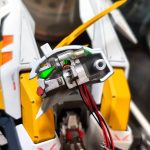 頭部はツインアイ2個とリアセンサー？に1個使用しています。背中にユニットを入れる[…]