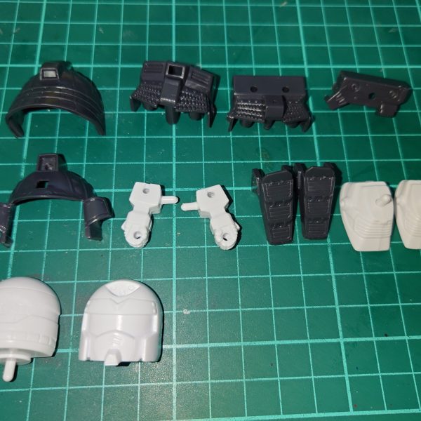 このサイズ感いい(◍¯﹃¯◍)近くのプラモ屋さんで展示会にだすのに急ピッチで作成、隠密エアリアルと並べて楽しみます。SDの雰囲気を残してジオラマです笑、この箱蓋着けるとそのまま保管出来ます。展覧会で愛ある作品がたくさんあり、制作者さんの話が聞けて発見や驚き実際に話す事でわかる事が多く楽しいひと時でしたー、そしてなにより皆さん暖かい！！（2枚目）