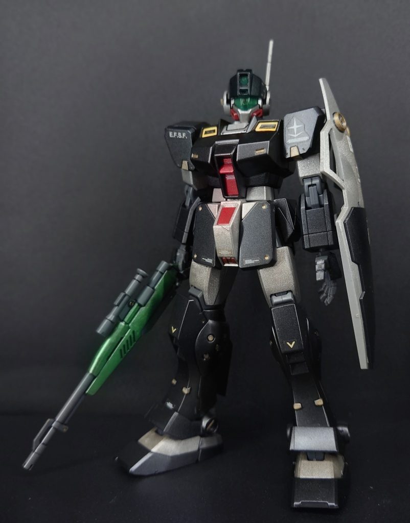 【基本スペック】型式番号：RGM-79SP所属：地球連邦軍パイロット：リド・ウォルフ頭頂高：18.0 m本体重量：45.0 tジェネレーター出力：1,390 kW総推力：102,000 kg※数値はベース機のジム・スナイパーIIの代表的な設定値です。専用機固有の数値とは限りません。
