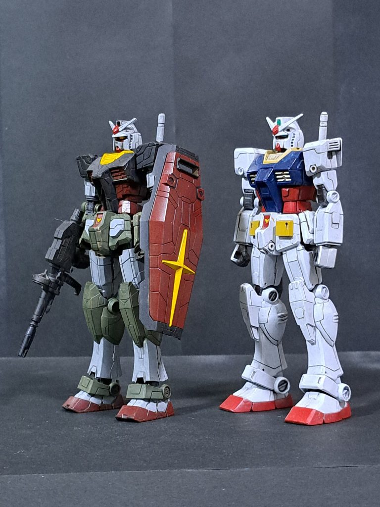 最後は随分と前に作ったEGガンダムとの比較胸元の黄色なんかうまく塗れるようになったなぁ～と思います。ただ粗さはあるものの色々考えながら、貼ったり掘ったりするのが楽しかった思い出です。最近はあんまりやってないですね、何か考えるかな？？スジボリいっぱいの万博ガンダムより、このくらいのディティールの方が好きですね（自画自賛(￣ー￣)ﾆﾔﾘ次回、投稿予定のものはディティールダウンの予定・・・予定です。