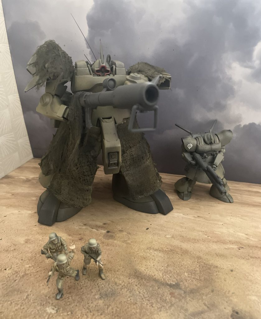 ジオラマ全景です。1/35 ミリタリーフィギュアの造形に思いのほか味わい深い魅力があることを発見しました。ジオラマのアクセサリーにする趣旨で他にも幾つか買い揃えておこうかと思います。