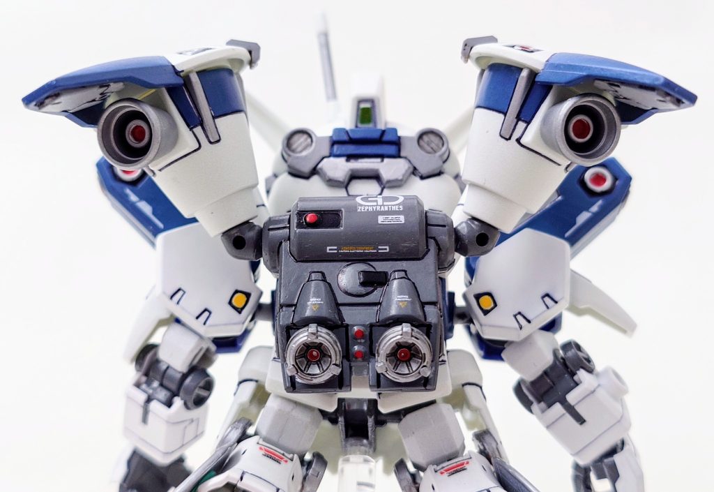 フルバーニアンは多数のスラスターを備えていて、それこそが大きな魅力だと思います。 ただ、SDキットでは分色が施されていないため、筆塗りで表現するのは本当に難しいですね。