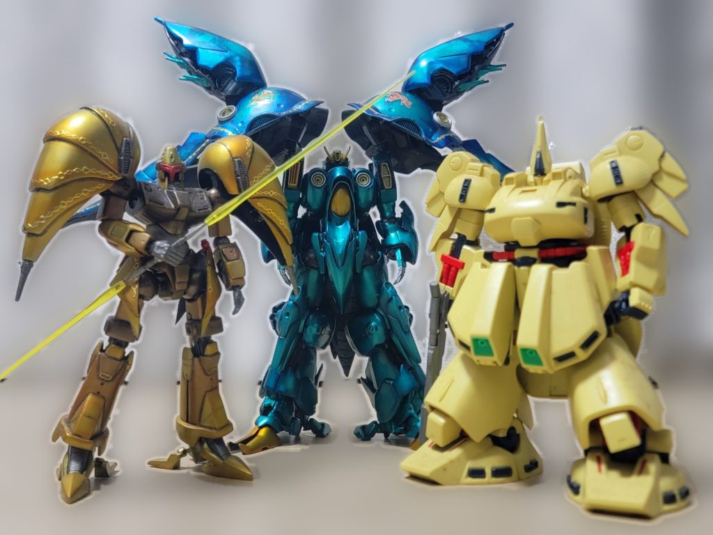 (ラスボス仲間。) ・・・え?! ミネバは影武者だったの? それでUCに登場。知らなかった。ミネバ専用クィンマンサというこの制作の主題が崩壊してしまった…。それよりもガンダムZZの物語を完全に誤解していた・・・。いかん、ハマーン出るな!知っていたんだろ? ミネバが影武者であったことも、グレミーの反乱も。お前がミネバとクィン・マンサで出撃すれば、グレミーを蹴散らして、ジュドーも懐柔できると思っていたが、完全に筋書きを誤解していた。若干16歳にしてジオンの残党をまとめ、指導者としてやってきたお前が、反乱分子がクィンマンサみたいな超巨大モビルスーツを開発していて、アンテナに引っかからない筈がない。お前はルサンチマン(怨恨、復讐心)から地球圏に降下を始めた。ザビ家を傀儡にした。コロニーを落とし、サイド3の割譲を連邦の馬鹿どもから勝ち取った。そして純粋な若者と交流があったことで、お前のルサンチマンは解消されてしまった。だから、ミネバの離脱を看過し、グレミーの反乱を放置した。癖が強すぎるお前の副官、マッシュマー・セロもキャラ・スーンも失った。(恐らく面従腹背の世界で生きてきたお前は、裏表のなく、自分を慕ってくれる人間を近くに置きたかったんだと思うが。それにしても2名とも癖強すぎ。) お前は今や戦う気持ちをこれっぽっちも持っていない抜け殻だ。冷酷非情な悪の女ボスが、チョットきつめだが優しいお姉さんに完全にキャラ変してしまっているぞ。最早、ジュドーと決着をつける意味がない。ここは退け。「優しい瞳をした誰かに会いたい」とか「私にノーマルスーツを着る気にさせた」とか、「帰ってきてよかった。強い子に会えて……」とか言ってカッコつけている場合じゃないぞ。5年後にシャアが「落ちよ!アクシズ!忌まわしき記憶と共に」なんて馬鹿なことを言い始める。それをやめさせてくれ。シャアは「その期に至って、何故、人類同士が戦い、地球を汚染しなければならないのだ。」とか言っていたのを忘れたのか。シャアはパパ活JCを戦争に引き込もうとするが、これはカッコ悪い上に大人としてもダメだ。ついでに、やめさせてくれ。全宇宙のシャアファンもガッカリだぞ。(赤いヤクト・ドーガもαアジールもカッコいいんだが。) ・・・良い大人なのに、柄にもなく興奮してしまった。こうやって考えるとZZもZに次ぐ酷い終わり方だな。シャアもハマーンも悲しすぎる。最後まで宥和なく終わった物語は寂しいので、ハマーンは映画化されないだろうか。(仮題) ハマーン・カーンの栄光と挫折。ハマーンが主人公でアクシズ掌握、シャアの遁走、地球圏降下、コロニー落とし、決着という感じでハマーン:プル:ジュドーで、8:1:1位の割合で。ブライト艦長の息子には関心がないが、ハマーンが主人公なら私も見に行きたい。今一関連MSの人気が芳しくないZZのテコ入れにもなるし、これを機にクィンマンサ、ゲーマルク、ジャムルフィン、ガザD、フルアーマーZZも一気にHG化しよう。今回はこれを見て、感極まってしまった。ハマーンがジュドーやシャアと仲良くしているのはグッとくるなあ。(リンク先の著作権処理は確認していません。すみません。)『機動戦士ガンダムZZ』OP「SILENT VOICE」|映画級リアルCGI MV #gundamzz #gundam作品放映から40年目にして、自分がこんなにハマーン好きだったとは知らなかった。制作をやっている内に初めて気づいた。自分でビックリ! この QMII はハマーンに捧げよう。 【参考作品】NZ-333 ミネバザビ専用クシャトリヤ shigeshimaさん【バインダー開閉】宇宙の渦 HGUC クシャトリヤ ③hktm27さんの言う通り、HGクシャトリヤのバインダー開口で、ファンネルコンテナも持ち上げる場合、ファンネルと表側部品の干渉を防ぐために、ファンネルコンテナ自体を改造する必要があります。ガンプラ クシャトリヤ | modelers-houseの模型部屋 【先行作品】NZ-000 Quin Mantha|wyvern511さんのガンプラ作品|GUNSTA(ガンスタ)フルスクラッチ。クインマンサ量産試作型 / エルメスⅢ|oyz(オイズ)可変開発室室長(弐)さんのガンプラ作品|GUNSTA(ガンスタ)変形するクィンマンサ。どんだけ強いんでしょうか。ガンダムクィン・ファラクト|SHIOGIさんのガンプラ作品|GUNSTA(ガンスタ)ガンダムファラクトのクィンマンサ風。これカッコいいですね。NZ-000 Queen Mansa|詐癡佯呆さんのガンプラ作品|GUNSTA(ガンスタ)クシャトリヤ→クインマンサ(全塗装)|がらるどさんのガンプラ作品|GUNSTA(ガンスタ)クィン・トリヤ|ヒロノ=アキさんのガンプラ作品|GUNSTA(ガンスタ)プロトタイプ・クシャトリヤ|0026@おおじろ〜さんのガンプラ作品|GUNSTA(ガンスタ)