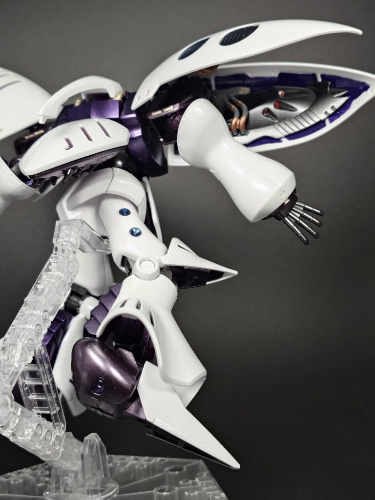バイダー裏、アクリジョン筆塗りで塗り分けましたが粗が凄いです。マスキングは無理ですここ。