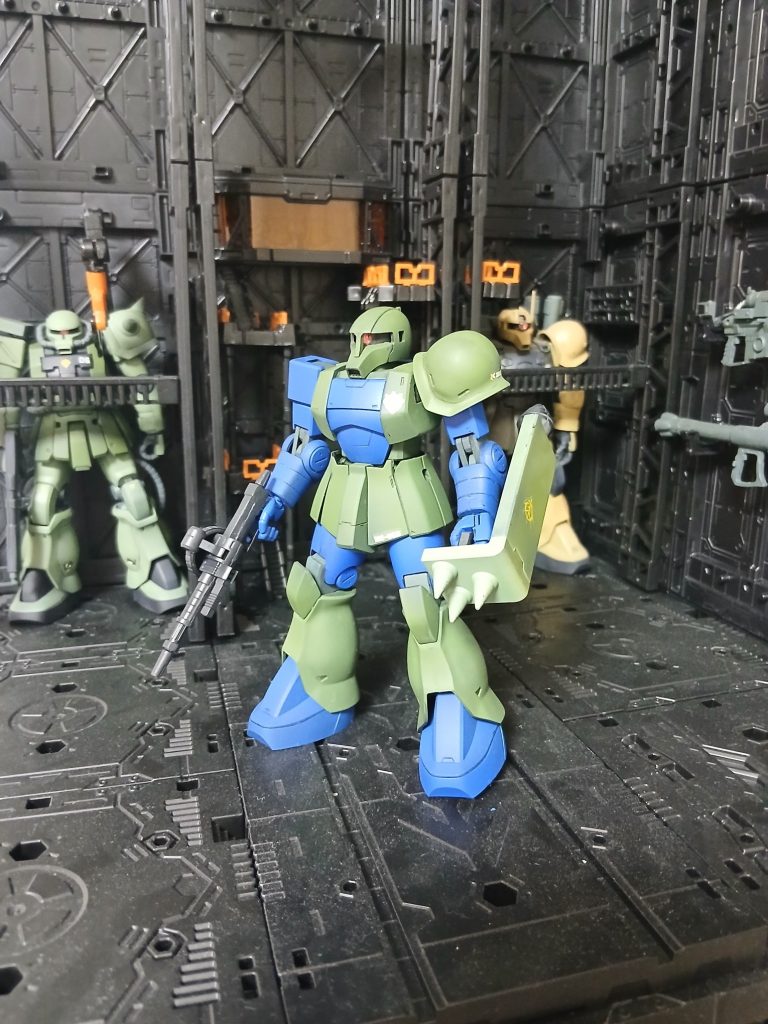 武装してみました旧ザクは武装無しでも良いかも見て頂きましてありがとうございます。