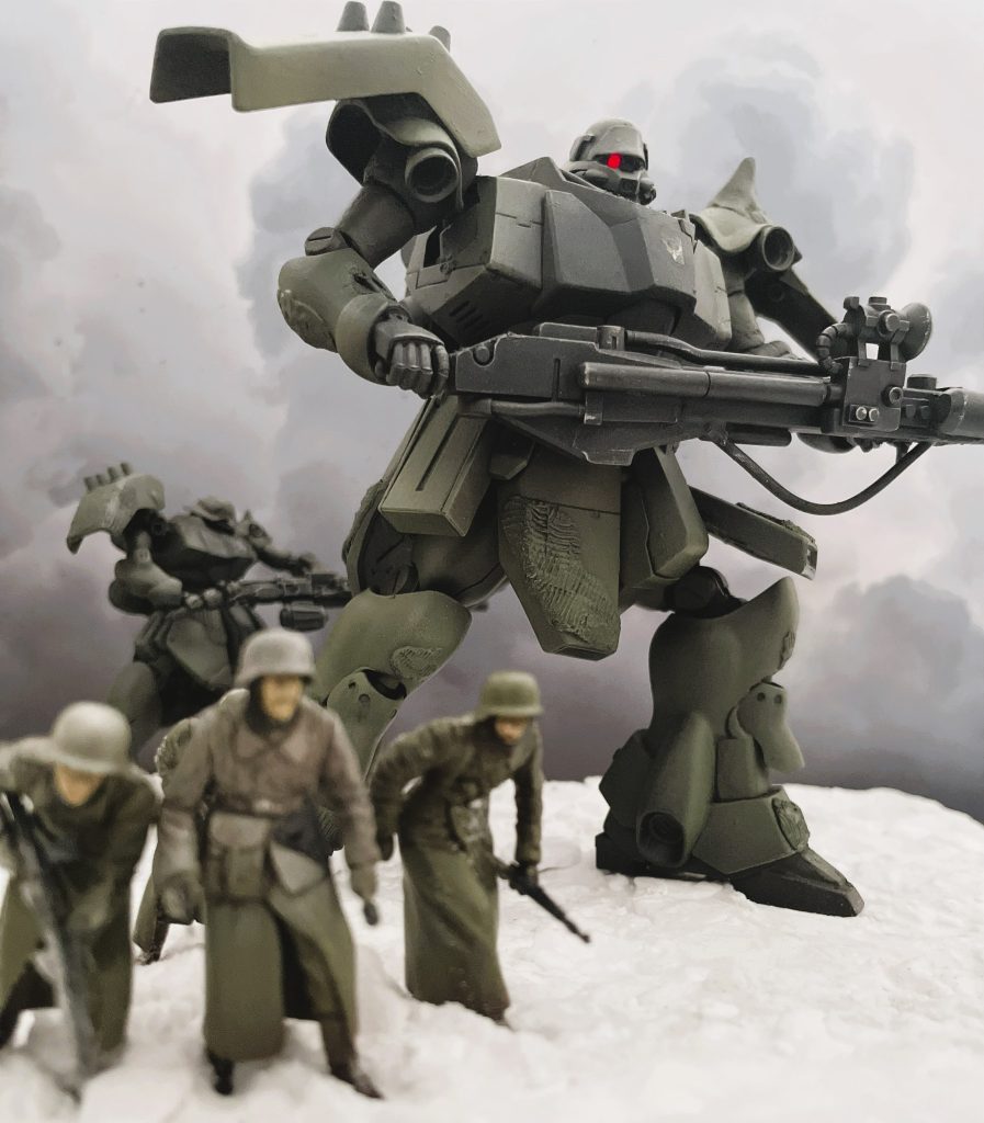 フィギュアはオリーブドラブを基調に塗装しています。ブーツはレッドブラウン、各種銃器類はジャーマングレーで塗装しています。雪原の白さとのコントラストによって兵士の存在感が際立つよう意識しました。