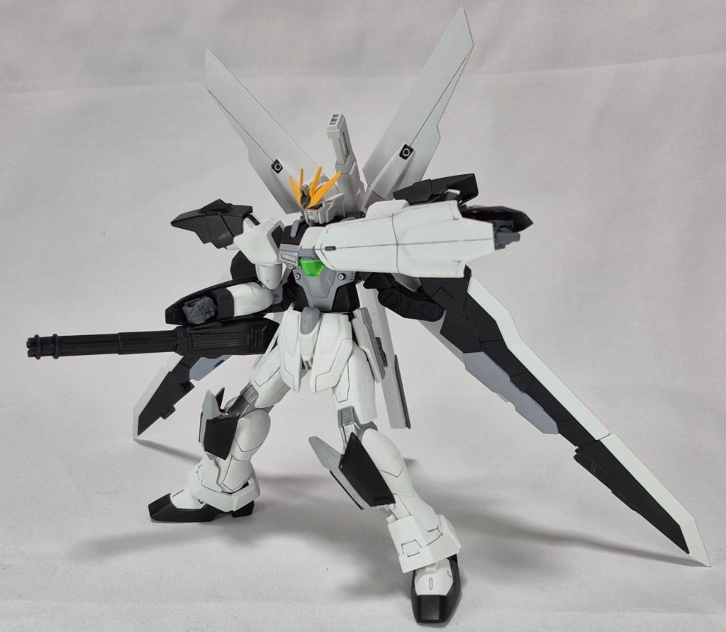 武装② ガトリングタクティカルアームズのガトリングをそのまま手持ち武器にしました。逆手持ちができるよう、持ち手を少し傾けています。弾薬挿入口はありません。手を通してエネルギー補給できるってことで。
