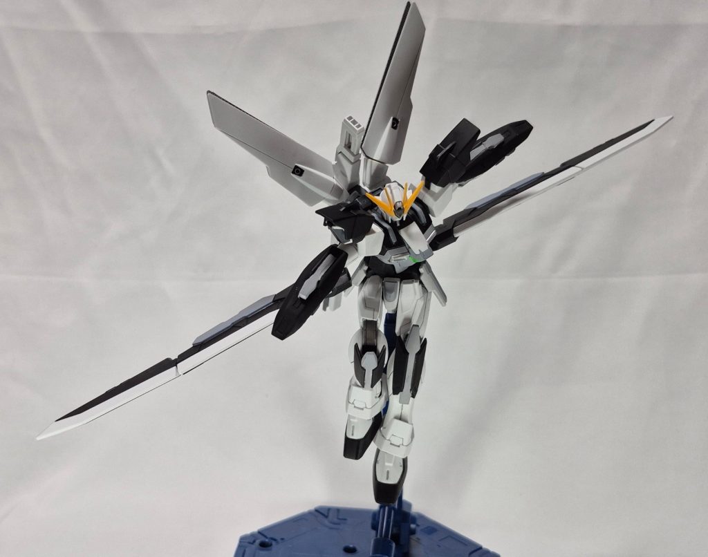 武装④ タクティカルアームズもちろん斬撃武器として使えます。光の翼みたいな、すれ違い攻撃になると思います。挟み込んで攻撃とかも出来たらおもろい。