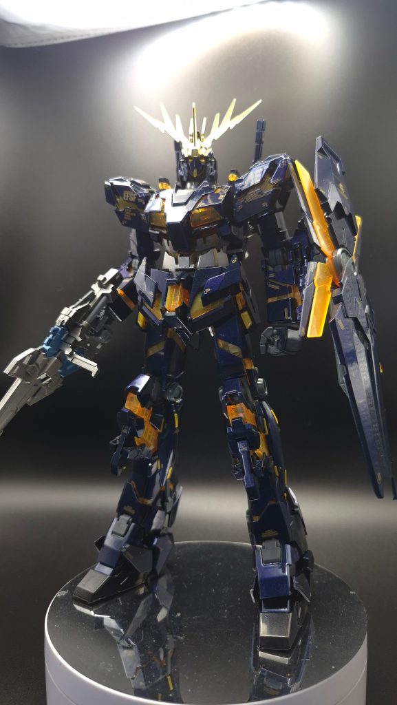 黒サフの上にガイアのプリズムブルーブラックを塗装。武装類はガイアのブレードシルバーです。