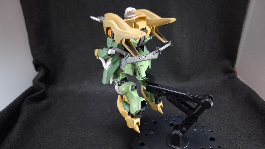 見た目よりずっと手強いキットでした。さて、次にとりかかるのは元旦用のガンプラ製作。できれば年内に更にもう1体完成させたいところですが、時間取れるかなあ。