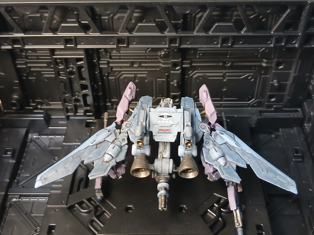 Gディフェンサーは、余ったウイングガンダムの翼を付けてみました。そして、同じように設定をこじつけました。〔GディフェンサーEVO.1の設定〕・両側面に翼型増槽を増設したことにより航続距離の延伸。・翼型増槽に何かしら着けられる。