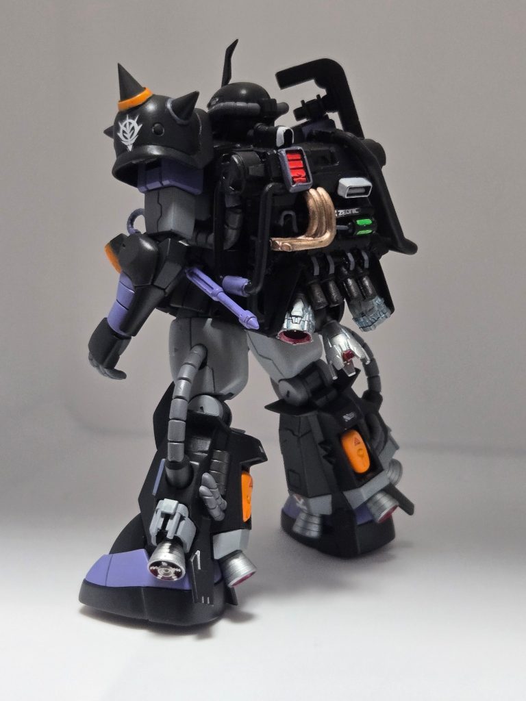 高機動型ザクを作りたくても買えずジャンクパーツをかき集めてなんとなく本物に寄せました。