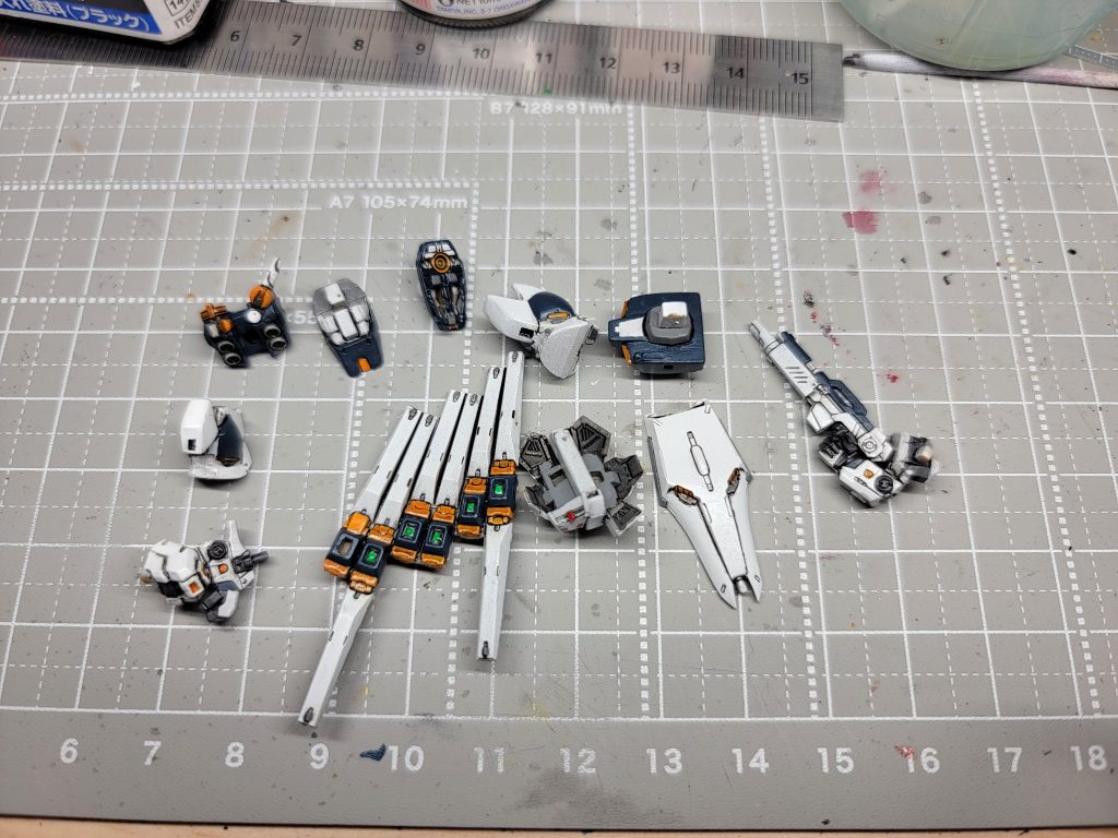 スカート裏もこっそり塗り分けました。