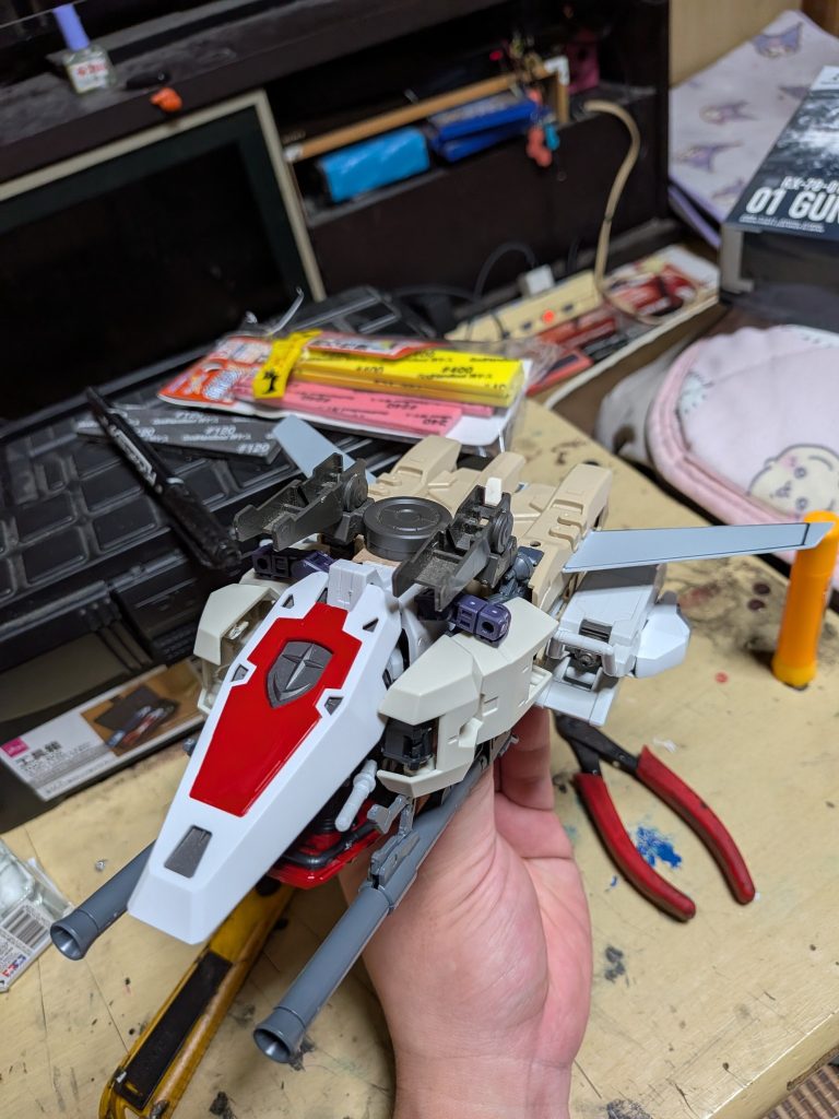 ハイパーバズーカをGアーマーにマウントする形にしていましたが、見た目がゴチャついていたので没に、羽は細いものを作ってみてイマイチだったので新しく作りました。