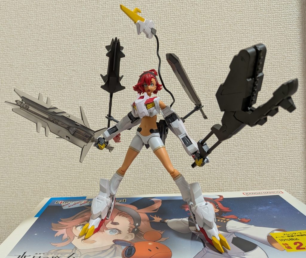 ココで「スレッタ先輩」も登場。新たに歴代バルバトスの無印・レンチ・ソード・大型メイスを構えた「四刀流」です!!!!