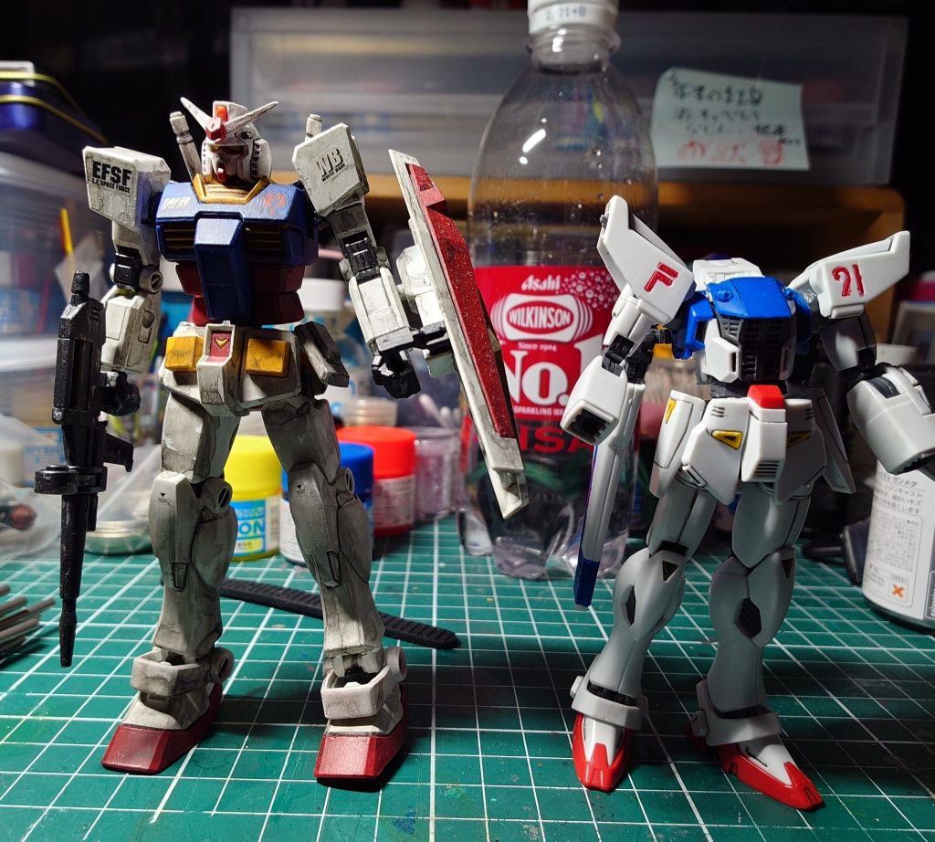 RX-78ガンダムと比較すると、大分ちがいますね　F91は、適切なデカールなかったので貼ってません　サナリィのデカールあるんですかね？　MGにはあるのかな？