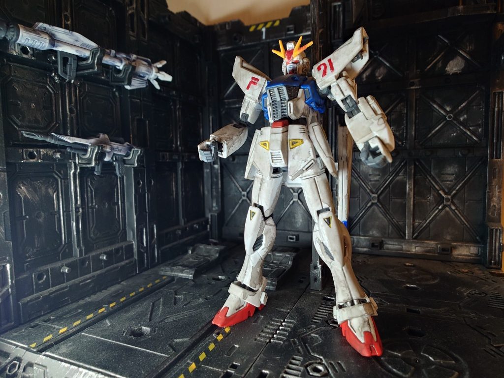 　発進前のF91　ビームライフルとビームランチャーのモールドが細かいので、油性マジックペンで塗りつぶしてメラミンスポンジで雑に消して、スミ入れとウエザリングを兼ねました