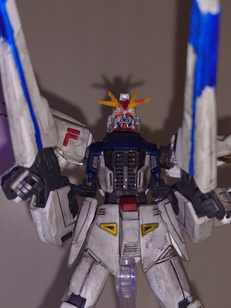 　フェイスオープンするガンダムは、後にも先にもF91だけですかね　コスモ・バビロニア戦争の続き、見たかったですね⋯　Vガンダムも楽しいですが、F91はあのままテレビシリーズ見たかったです