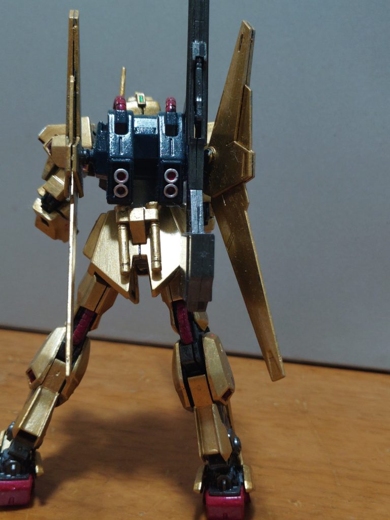 後ろ姿メタリックレットとガンダムカラーのゴールドとネイビーブルー&nbsp;