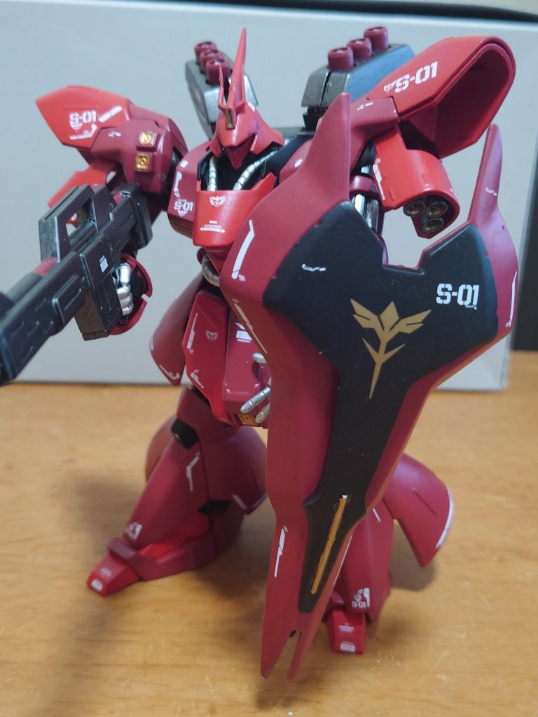水性ホビーカラーの筆塗りですボディはあずき色とモンザレッドシールドはつや消しブラック武器他は赤鉄色つや消しトップコートで仕上げました