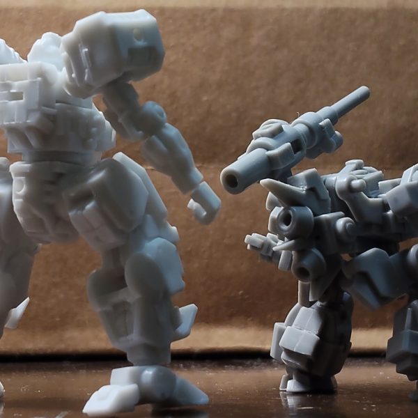 ちゃんと作ろうとしたら手間暇かかりそうだけど、かっこいい。このデザインラインを、どうやってガンダムの宇宙世紀の世界線にねじ込むかは、頭の体操です…。後のサナリィのメンバーになる人たちが試作した、極限まで小型化に挑んだモビルスーツの試作版とかにするか？はたまたAozあたりの時代の試作機としてねじ込むか。直前の多いデザインは藤岡建機さんのテイストとも親和性ありそうでしょうか。（3枚目）