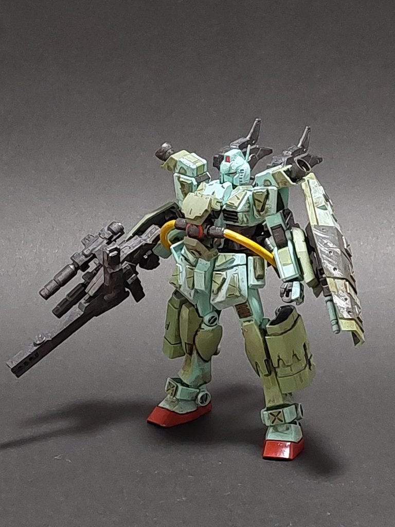 F-02カスタム　通常『零弐改』高機動カスタムを施されたF-02。折れやすいV字アンテナは撤去され、積めるだけ積んだブースターや複合ライフルなど機動力と火力の向上に成功したものの、ある意味全身ガソリンタンクみたいなものなので被弾=即誘爆というとんでもないギャンブル機体になった。ちなみに誘爆した上司に『太尉、諦めないで！』と部下が慌てて叫んだことから『バニング』というあだ名が付いた機体でもある。