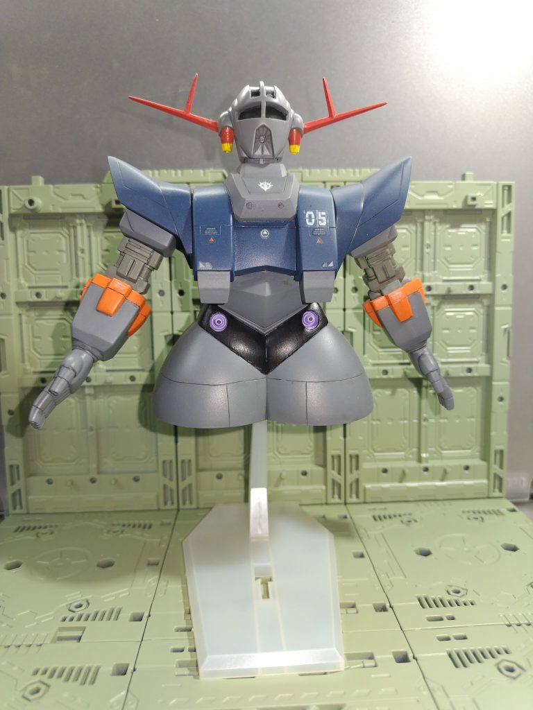 前部基本的に固定ポーズになります。メガ粒子砲は適当なバーニアなどの組み合わせになります。
