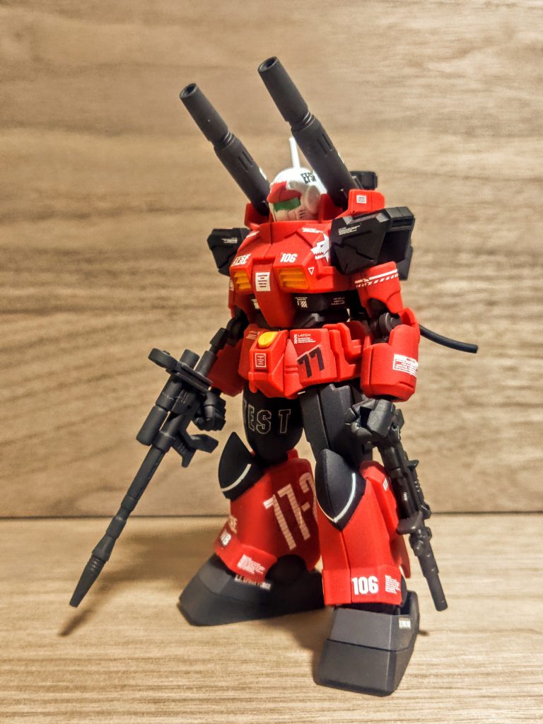 、、と見せかけて追加画像です（笑）。足回りのボリュームアップに、マシンガンを装備、これでまた1歩、重装備型の試験仕様に近づきましたね（笑）。このマシンガンひとつで足のボリュームが増えた気がして、気持ちはドムなみの足回り。流石にスカートは付けられないんで、この目の錯覚でのボリュームアップでOKとしましょうか。