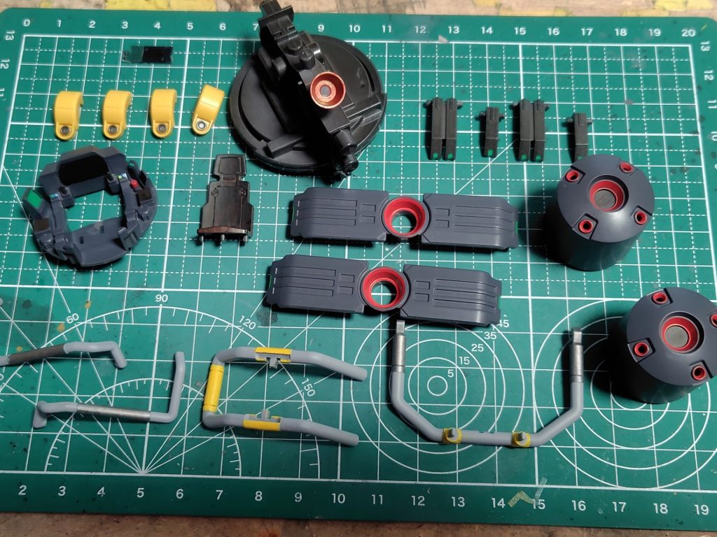 細かい塗り分け箇所が多く手間でした(zaku-kao4)