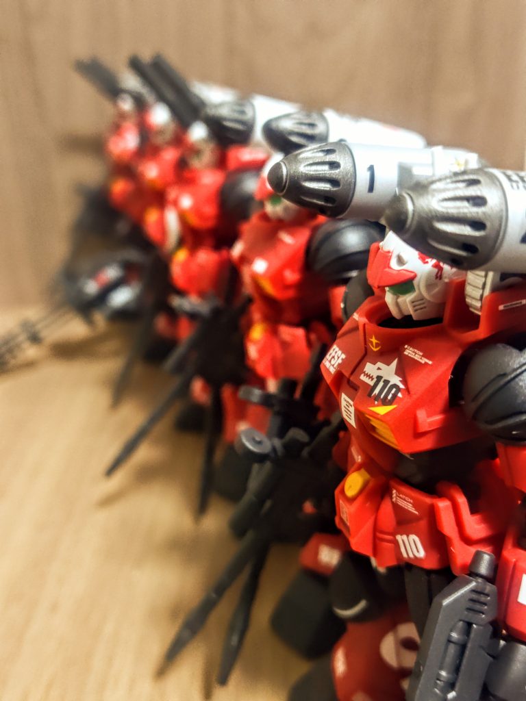 たまりませんね。この並びは萌えてしまいます。そして100均のガトリングガンももう一つ行きますか、そっちを持たせた方がもひとつワイルドになりますかね（笑）。1番重装備仕様なのに、持ってるのが普通のテッポーってのもあれですか。けどあのガトリングちゃんと塗り分けるとなるとまぁまぁ大変そうな気がするなぁ、頑張ろうかなぁ（泣）。とかなんとか言いつつ今回はここまで。