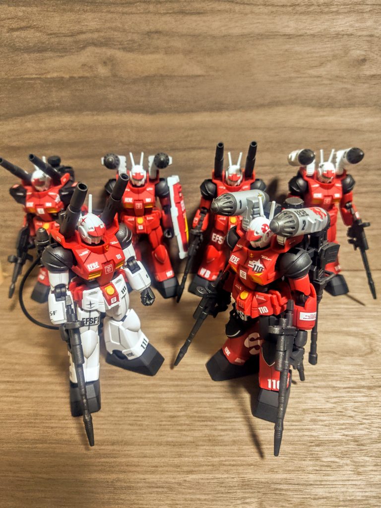良いですねぇ、これでキャノンとミサイルランチャーがまた同じ数になりました（笑）。次の1機が青なのか、はたまた実はまだやってない「本当にそのまま」なのか。その時はやっぱりミサイルランチャーになってしまうのかな、しかし完全パチ組みをするときにミサイルランチャーだと真っ白になってしまう、それはちょっとあまりにも寂しいか。でもそのまんまパチ組みのカラーリングも見てみたい。トップコート吹くだけのスーパーノーマルフィニッシュ、それはそれで見比べたくないですか？（笑）。