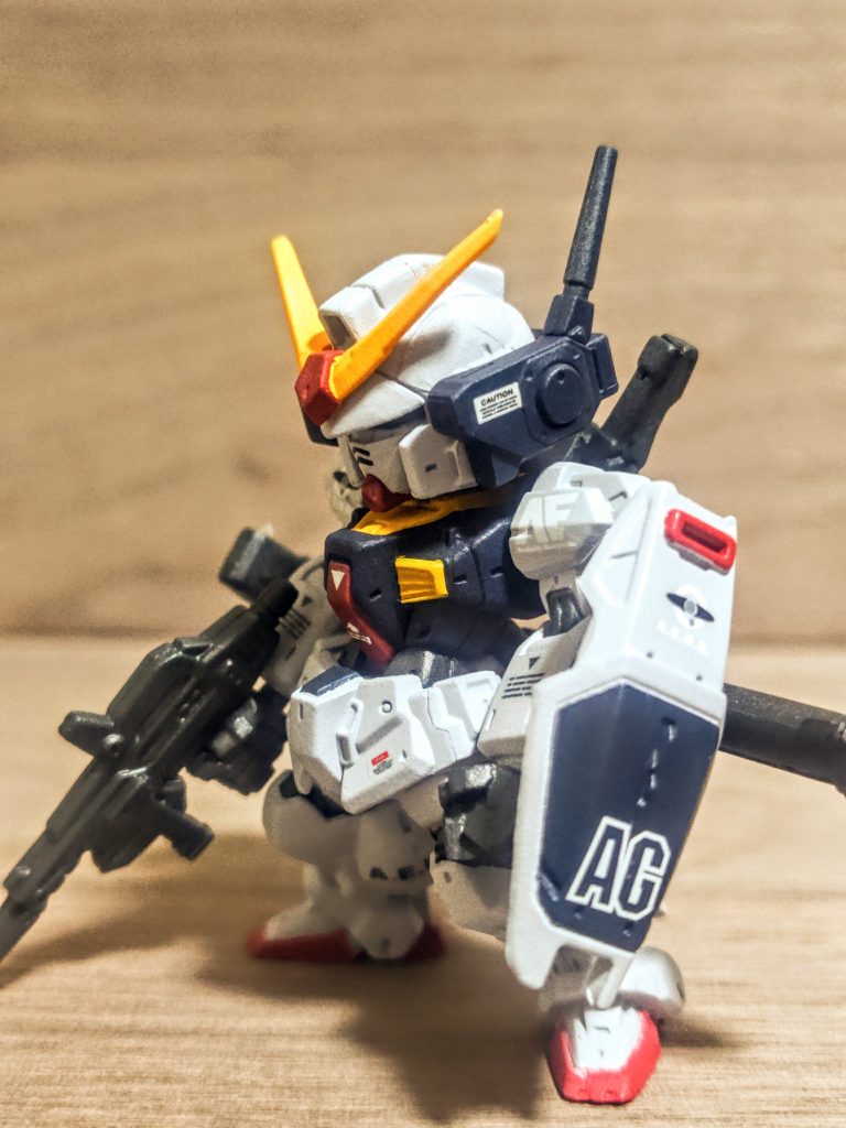 それがそのままリアル路線というか、そういうカラーリングで。ちょっとこのマークIIも傑作かもしれません。少しだけマーキングを貼りましたが、Gフレームなみにコンバージもまたゴリゴリのモールド追加デザインモデルですから(笑)、似合う似合う。EGで出てくれないかな、無理だろうなぁ、ちょっとHGUCでやりきっちゃってますもんね(笑)。くぅー、楽してマークIIも作りたいっ。