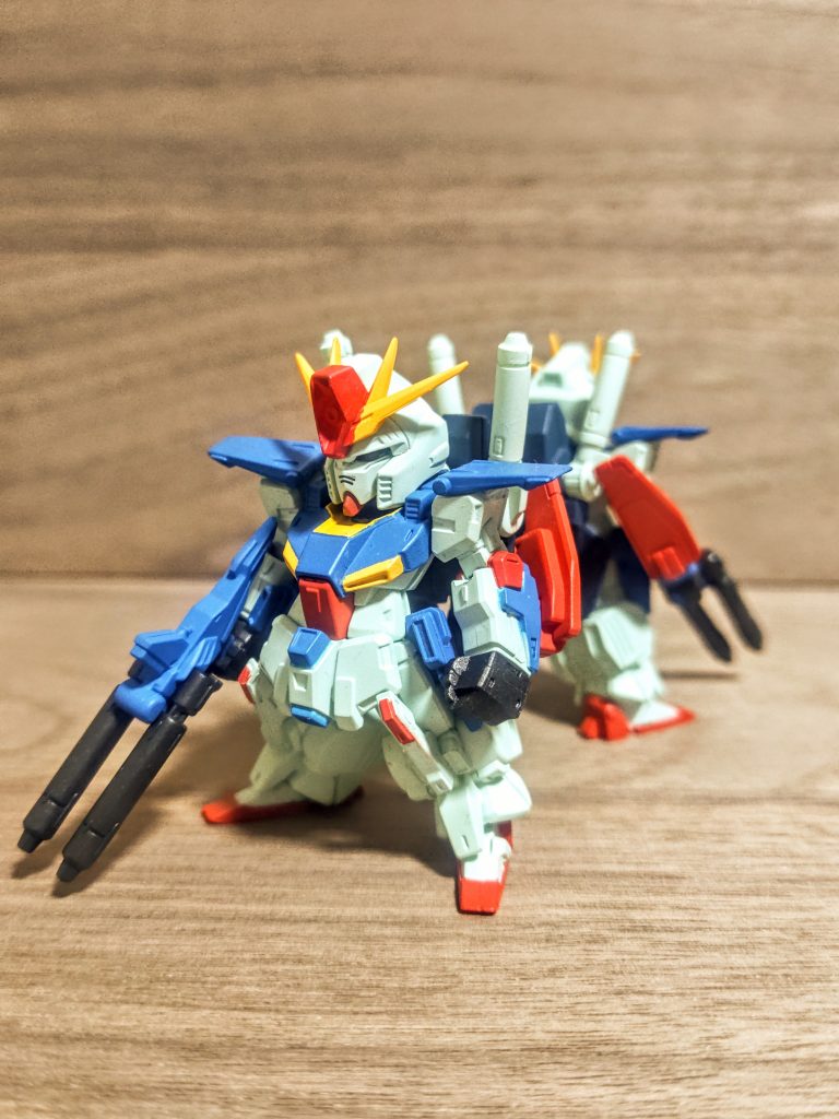 まだ何も触ってませんが、良いですよね。ダブルゼータも今回かなりうまくまとめてくれまして、非常に魅力的なキットです。とにもかくにも美しい。アニメのまんまのカラーリングも素晴らしいんですが、ここがマークIIもまたアニメのまんまなんですよね。