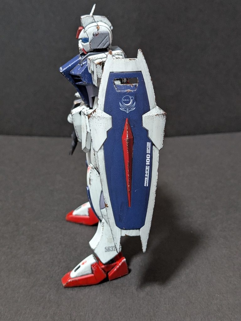 右ダガー系はX100系フレーム使っているのでシールドにX100系フレームの水転写デカール貼っています。&nbsp;