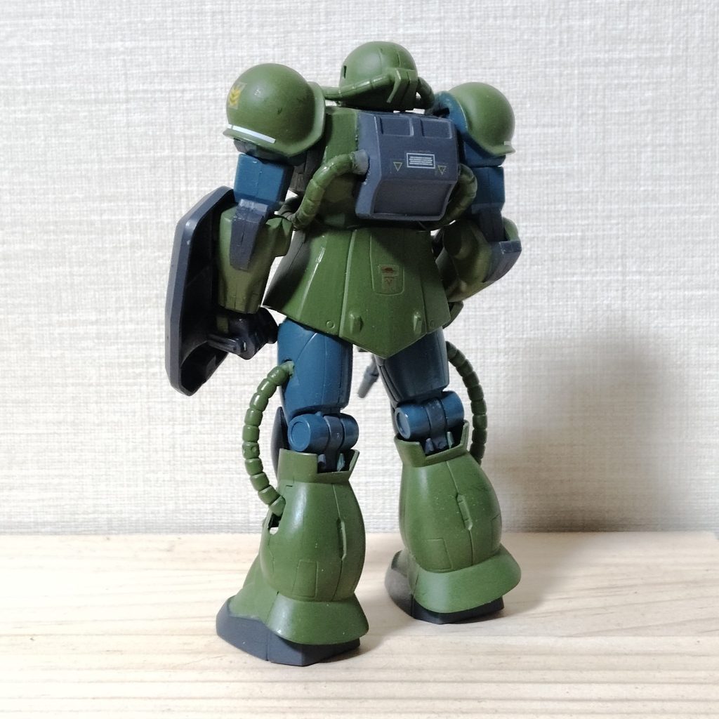 全ての設計が完了していないため、胸部装甲、肩アーマーはザクⅠの物を使用、またザクマシンガンも新型が間に合っていないため、ザクⅠの物を使用している。