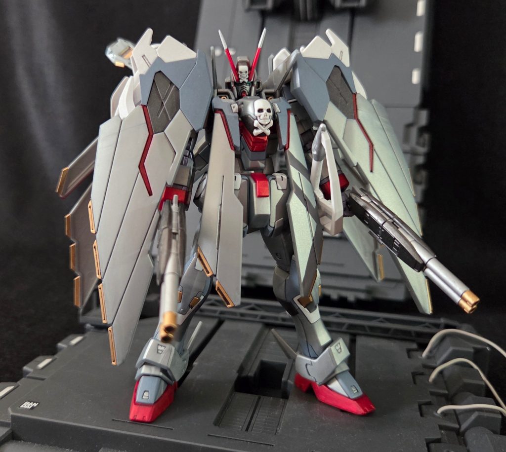 クロスボーンガンダムを初めて見たとき、MSの機体にドクロ！？骨状スラスターって無理矢理のデザインやなぁと、良い印象なかったんですが…。RGのマント姿がええやん…からはじまり、HGなのに骨状スラスターの造形が細かっ！となり、フルクロス仕様カッコよ！！からの、シルバーのX-O欲しいっ！！となって。ようやくクロスボーンガンダムの良さに気付けるようになっちゃいました！！