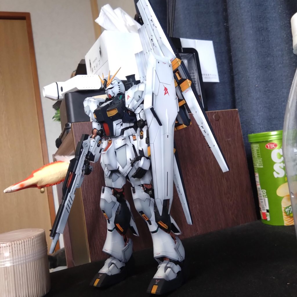 作品名：一応できました……<p>MGKa νガンダム出来ました。写真撮影しようか迷っているので一応こちらに乗せておきます。簡易的に取りました。 グラデーション塗装でつや消しフィニッシュ。LEDも入れておきました。改修は動体延長ぐらいかな。 いや……かっ [&hellip;]</p>
