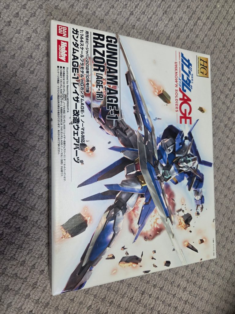 これです。2012年の付録と書いてますね。箱絵がカッコいいから開封しましたが説明書が入っていませんでした。当時の雑誌の記事にあったようです。仕方ないのでネットで検索してスマホ見ながら何とか作りました。