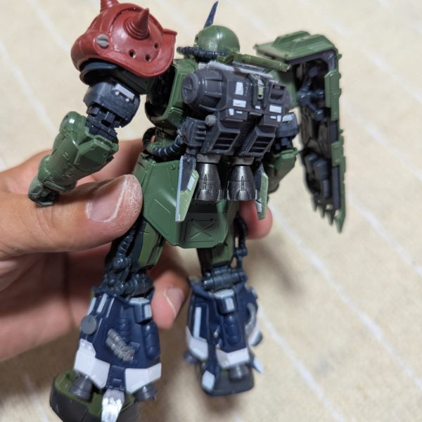 踏ん切りがつき、やっぱガンプラ辞められねぇって…軽くネトフリザクII改造しワイ専用高機動型ザクII復讐のレクイエムVerに手をつけ出しました…また宜しくお願いしますm(_ _)m多分、めっちゃノンターボですが😓少し真面目にこだわった膝裏の関節のギミック…関節移植どーすっか迷いましたが可動ギミックは、外せねぇと…🥲※白◯印GUNSTAよ！ワイは復活した！　多分😅（2枚目）