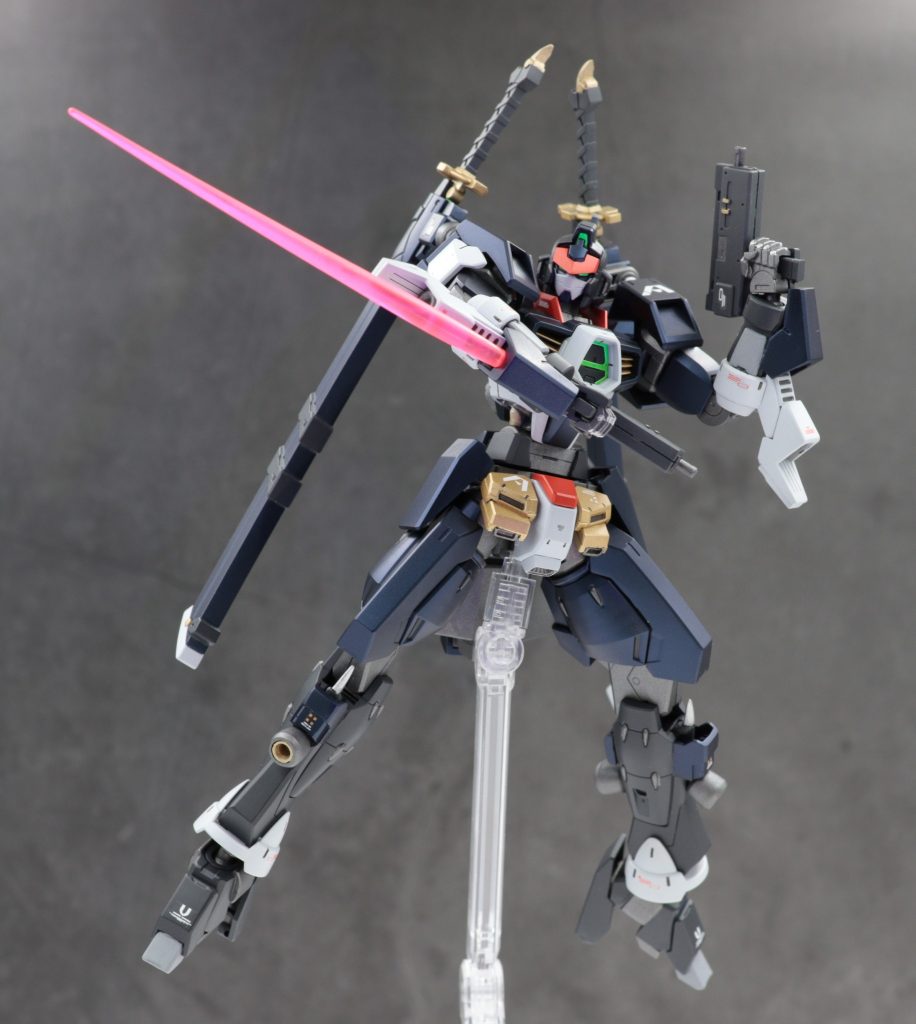 ビームトンファーシグルザンブレイドの耐久力が無くなった際や防御に使用。