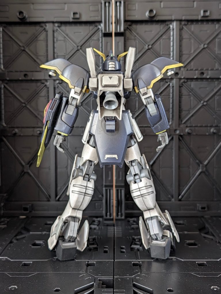 全体はこんな感じ本体が暗いせいで画像がちょっと白飛びしちゃってますが…