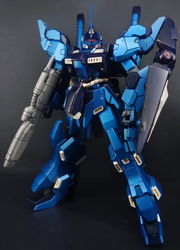 【機体データ】項目：内容機体名：トーリスリッター型式番号：AMX-018[HADES]所属：ネオ・ジオン軍パイロット：クロエ・クローチェ頭頂高：22.8m本体重量：56.8t動力源：ミノフスキー・イヨネスコ型熱核反応炉特殊システム：HADES