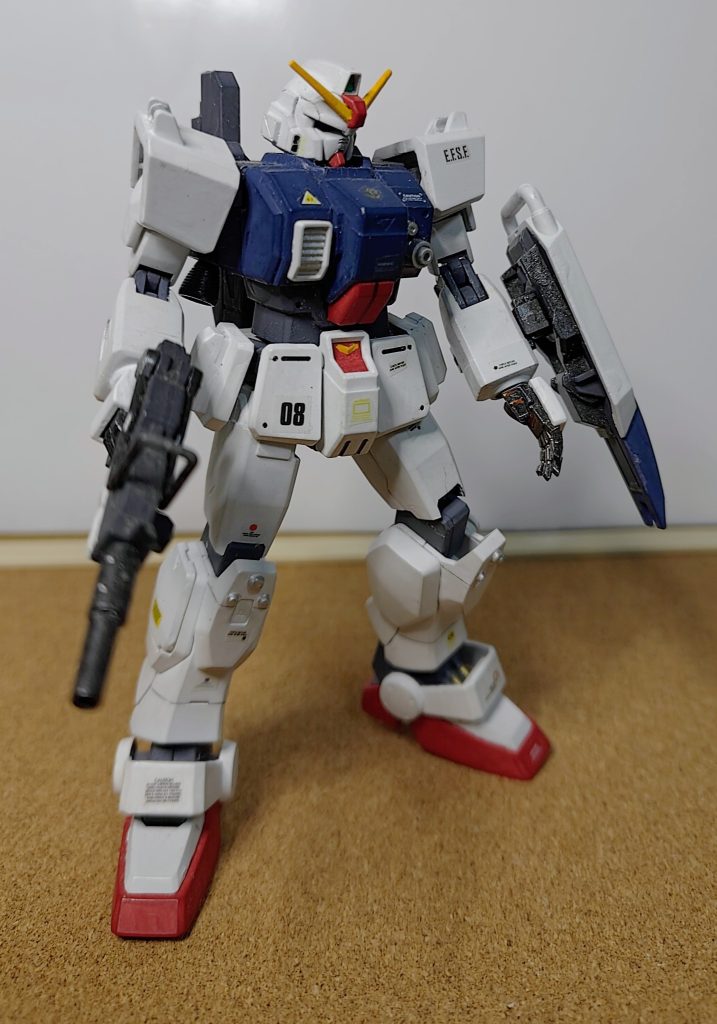 好きなモビルスーツが沢山出る08小隊。歴代作品では唯一の機体だったガンダムが量産機として配備されてる設定にもビックリ。陸戦型はOVA発売時も含めて、3種類ものバリエーションを重ねた人気キット。モッサリした初期版に比べ、シェイプされたスタイルに。　筆塗り全塗装で製作。