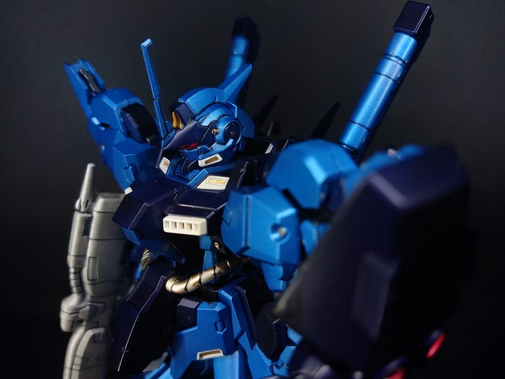 【機体概要】一年戦争末期にジオン残党軍が回収したペイルライダーをベースに、ネオ・ジオン軍が約10年にわたって改修を重ねた機体である。