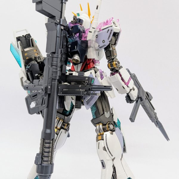 今日はクリアのサイコフレームを塗装せっかくのボーナスパーツですからね特別な塗装を施しましょう😄あとはスミ入れ、デカール、クリアかけて終わり&nbsp;（3枚目）