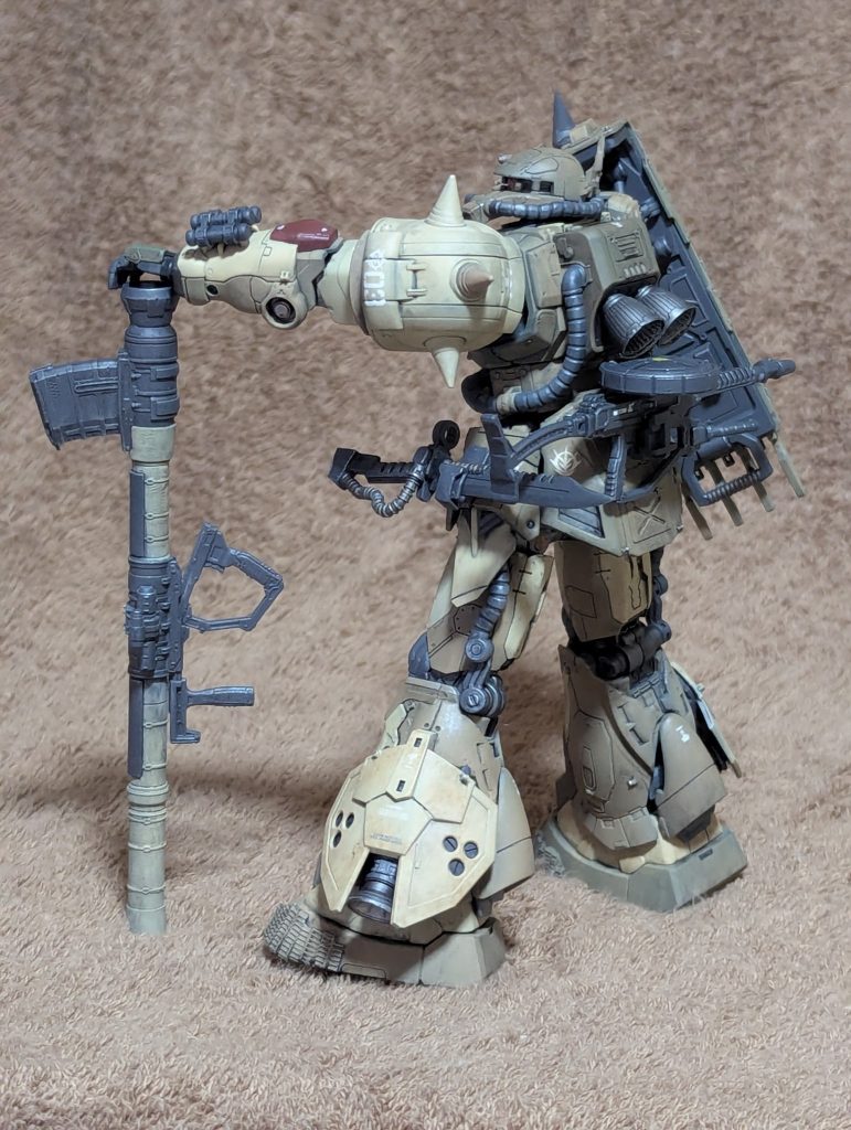 サザンクロス隊ではないのでエンブレムはジオン軍足元はなんちゃらコーティングとバーニヤ追加