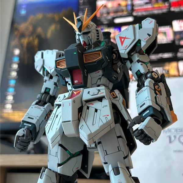 今回もショルダーアーマーを小さく見せる加工を施しました。（3枚目）