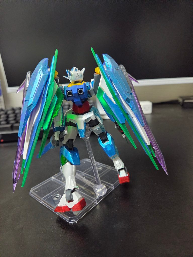 背中にダブルオーダイバーを移植してGNシールドを二つ乗せれるようにしました