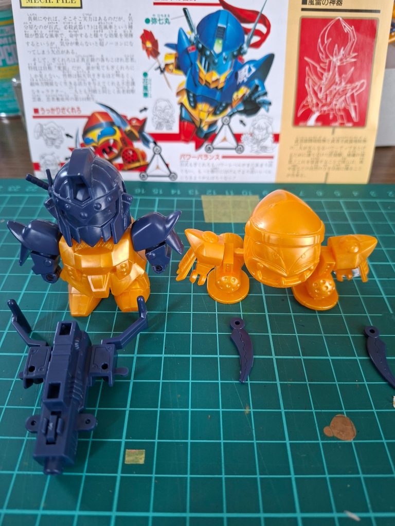 懐かしい…。懐かしすぎる。僕の初めてのガンプラは、これでした。小学生の頃、夏休みのお祭りで紐クジで当てたガンプラ。２体セットにテンション上がりました。